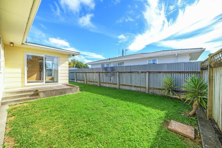 Photo of property in 18 Acacia Street, Kelvin Grove, Palmerston North, 4414