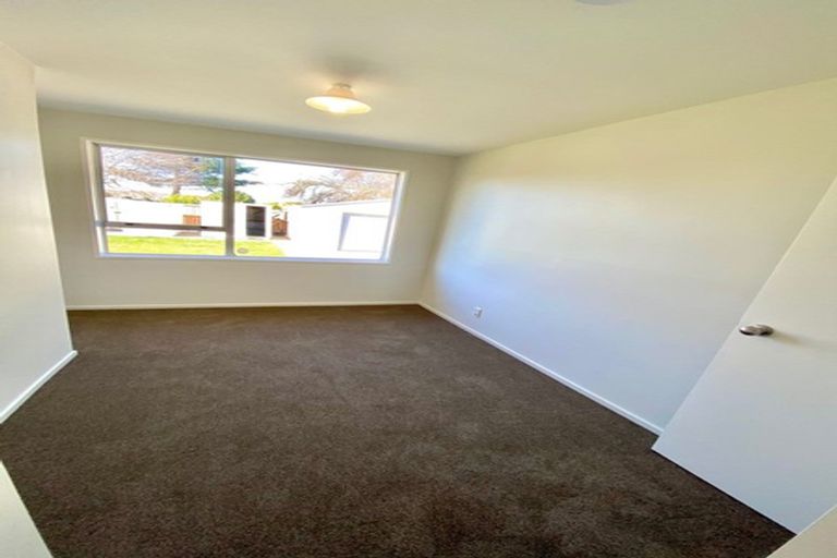 Photo of property in 33 Pensacola Crescent, Broomfield, Christchurch, 8042