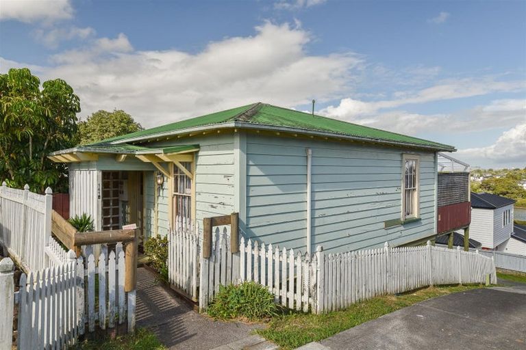 Photo of property in 141 Colwill Road, Massey, Auckland, 0614