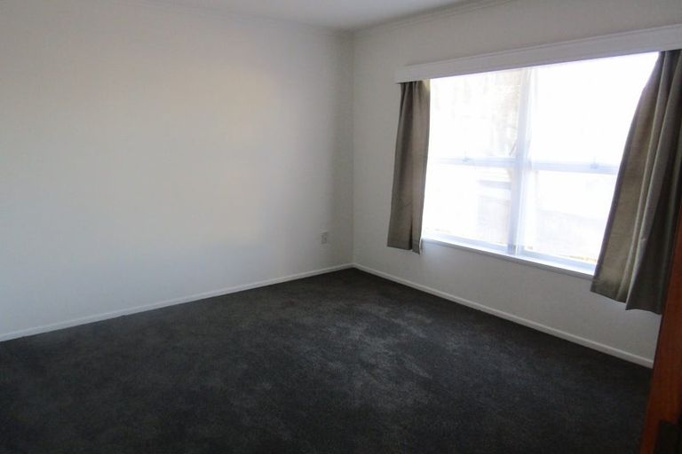 Photo of property in 2/24 Knights Road, Rothesay Bay, Auckland, 0630