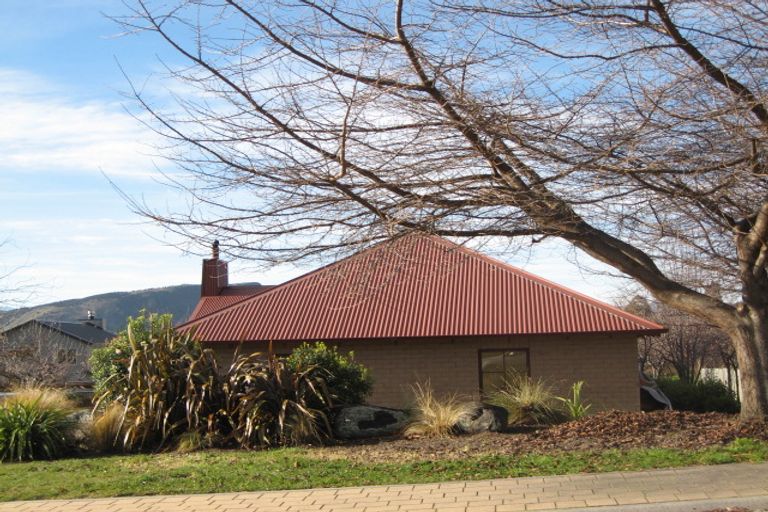Photo of property in 80 Meadowstone Drive, Wanaka, 9305