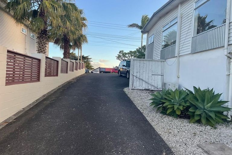 Photo of property in 2/119 Carlisle Road, Northcross, Auckland, 0632