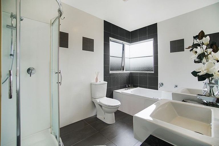 Photo of property in 2 Hawkdun Drive, Flat Bush, Auckland, 2016