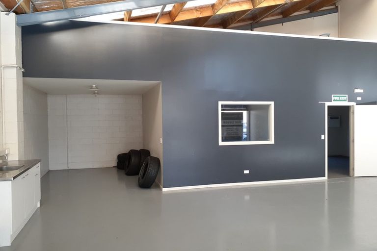 Photo of property in 7a Lake Road, Northcote, Auckland, 0627