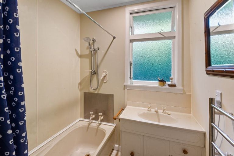 Photo of property in 14 Solway Street, Holmes Hill, Oamaru, 9401