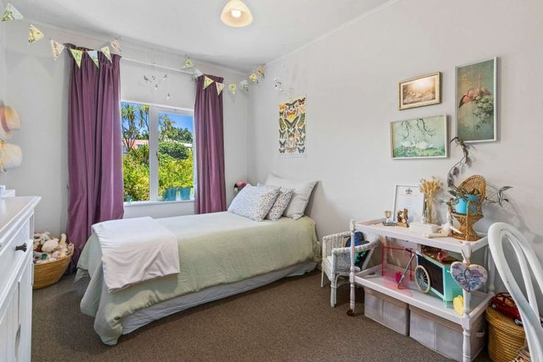 Photo of property in 20 Savoy Road, Glen Eden, Auckland, 0602