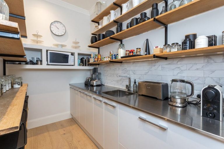 Photo of property in 43 Kent Terrace, Riverhead, 0820