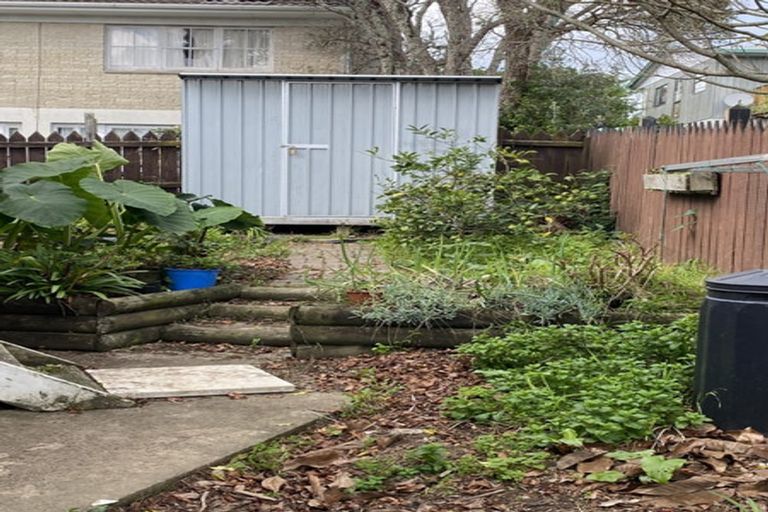 Photo of property in 2/138 Sunset Road, Unsworth Heights, Auckland, 0632