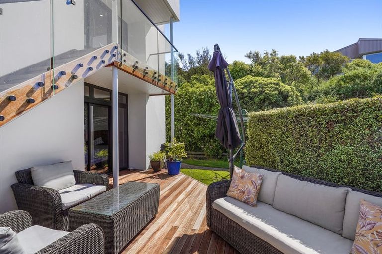 Photo of property in 2/11 Belleview Terrace, Mount Pleasant, Christchurch, 8081