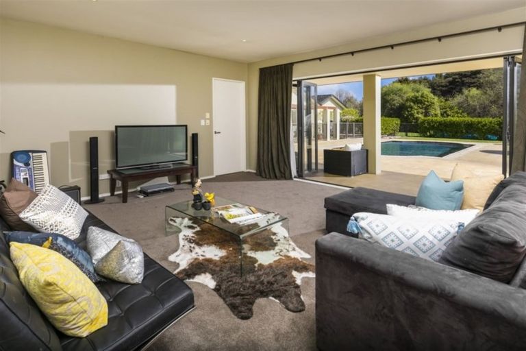 Photo of property in 1030 Peak Road, Helensville, 0875