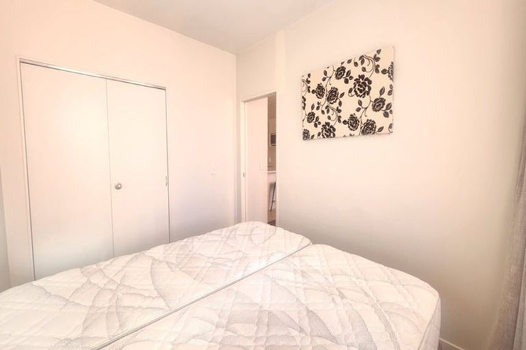 Photo of property in Terrace Tower Apartments, 2d/126 The Terrace, Wellington Central, Wellington, 6011