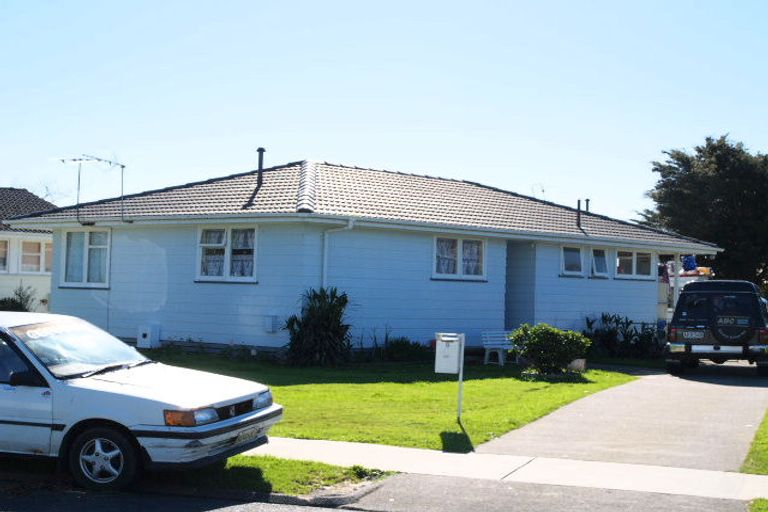 Photo of property in 16 Lavinia Crescent, Mangere East, Auckland, 2024