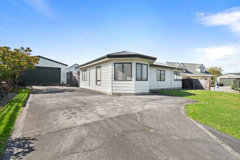 Photo of property in 38 Dahlstrom Grove, Kelvin Grove, Palmerston North, 4414