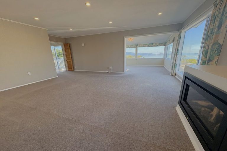 Photo of property in 5 Oakleigh Street, Maungaraki, Lower Hutt, 5010
