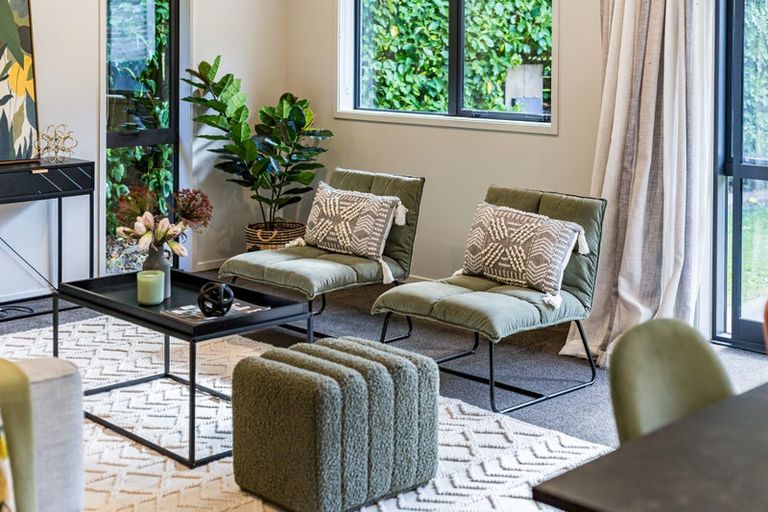 Photo of property in 31 Mooring Close, Whitby, Porirua, 5024