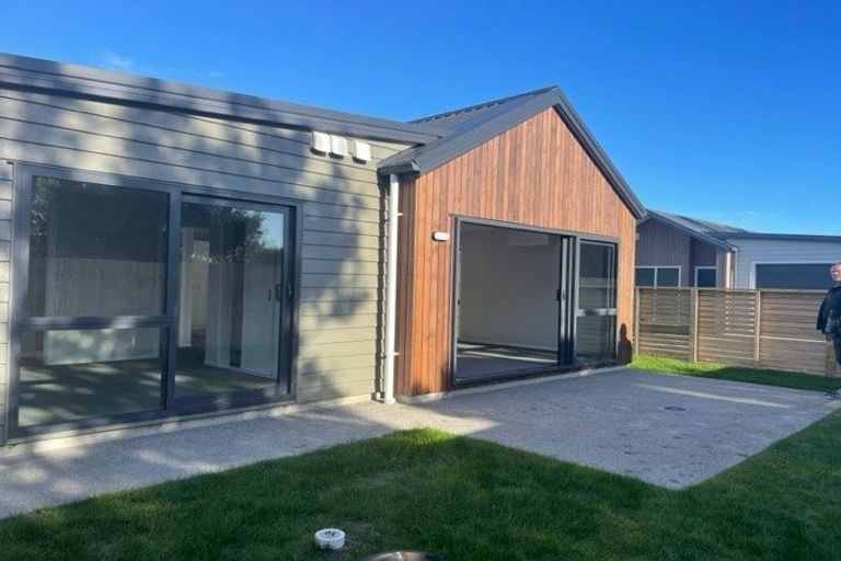 Photo of property in 24 Koru Loop, Paraparaumu, 5032