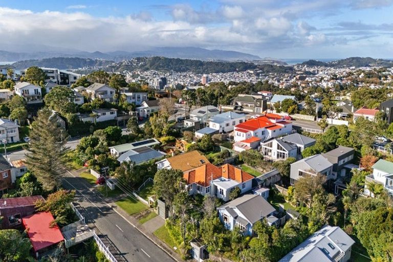 Photo of property in 7 Albemarle Road, Northland, Wellington, 6012