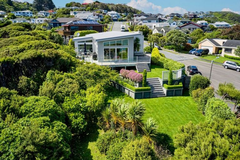 Photo of property in 14 Dornoch Place, Papakowhai, Porirua, 5024