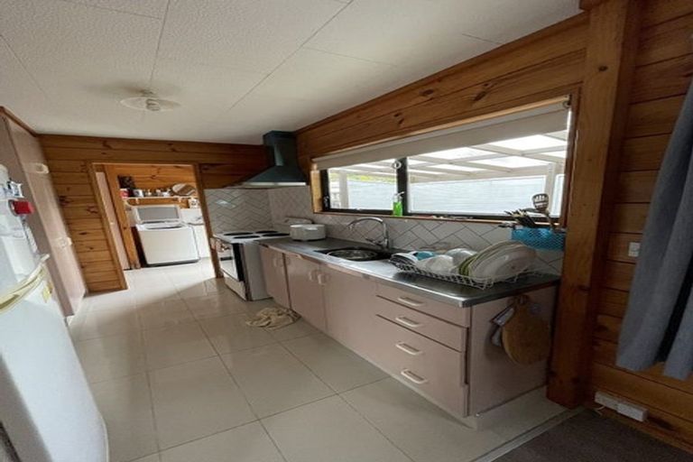 Photo of property in 1/202 Lake Road, Northcote, Auckland, 0627