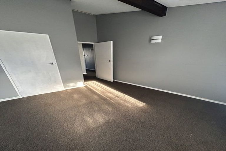 Photo of property in 6 Westmere Place, Takaro, Palmerston North, 4412