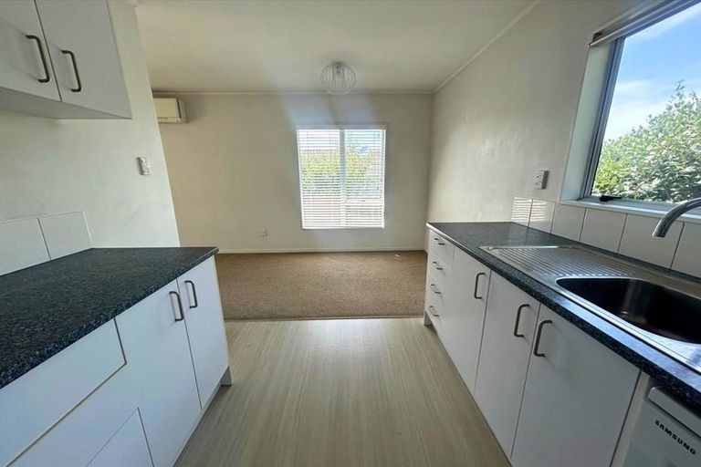 Photo of property in 100a Astley Avenue, New Lynn, Auckland, 0600
