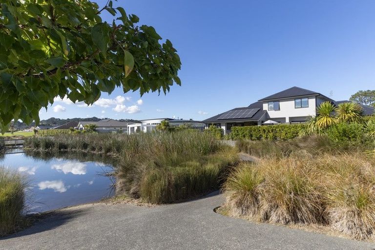 Photo of property in 1 Nikau Way, Riverhead, 0820