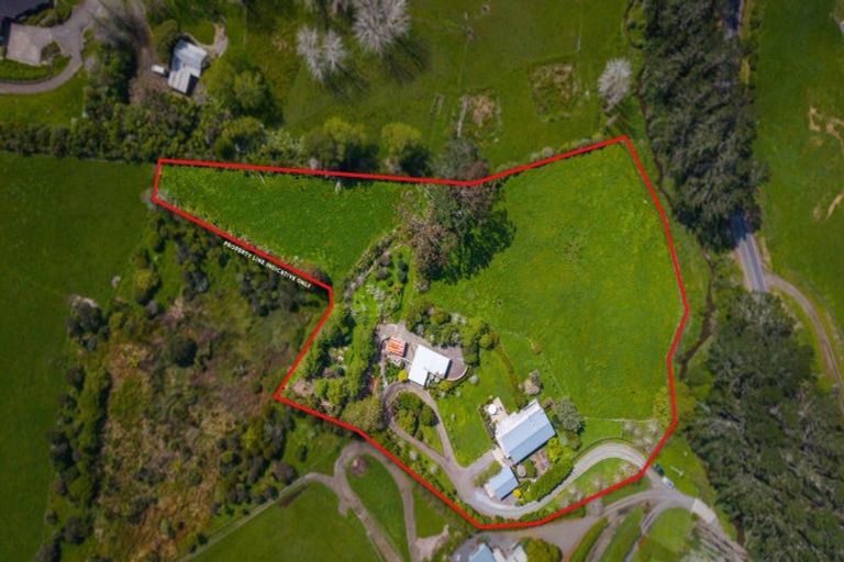 Photo of property in 2 Valley Road, Waitoki, Kaukapakapa, 0871