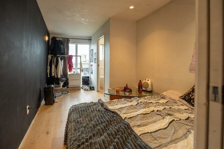Photo of property in 1/23 Bernleigh Terrace, West Harbour, Auckland, 0618