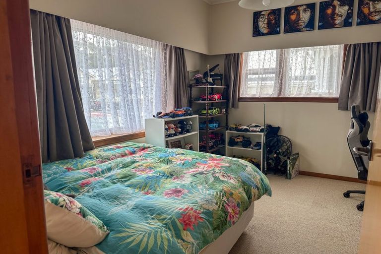 Photo of property in 121 Onepu Road, Lyall Bay, Wellington, 6022