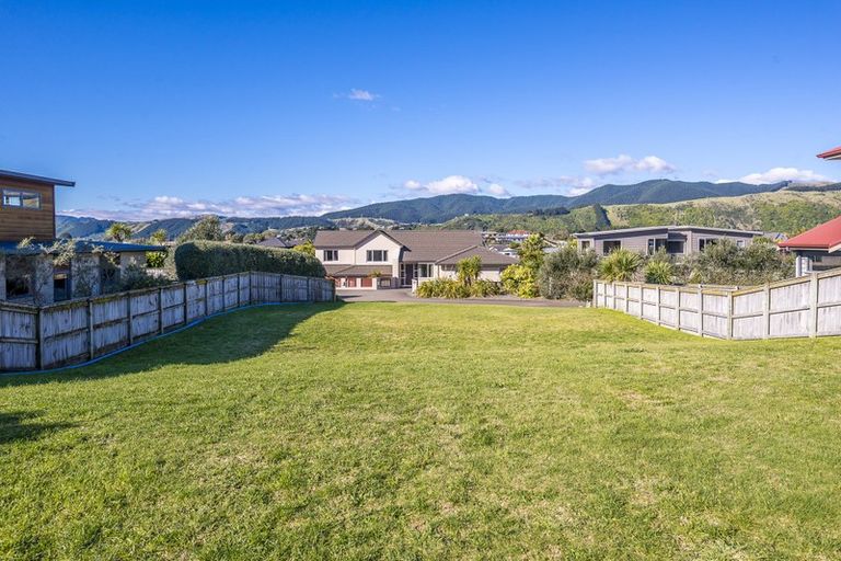 Photo of property in 17 Metzenthin Close, Raumati South, Paraparaumu, 5032