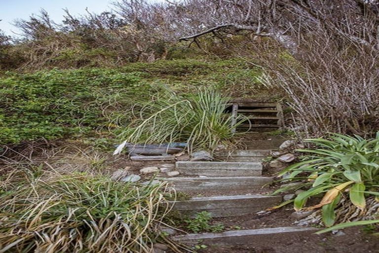 Photo of property in 274 Queens Drive, Lyall Bay, Wellington, 6022