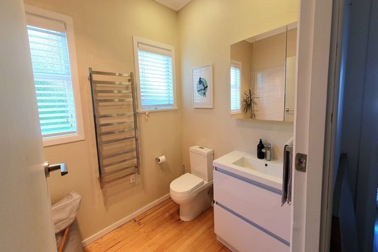 Photo of property in 19 Savoy Road, Glen Eden, Auckland, 0602