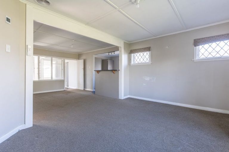 Photo of property in 12 Woburn Street, Waipukurau, 4200