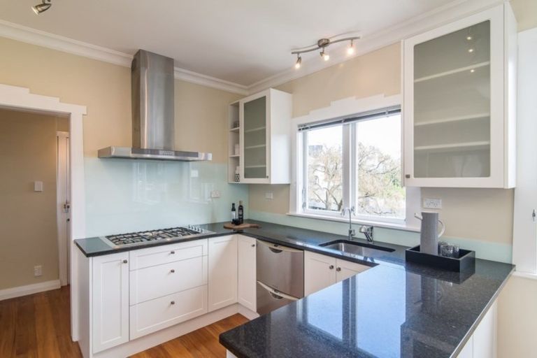 Photo of property in 10 Cavendish Square, Strathmore Park, Wellington, 6022