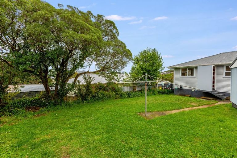 Photo of property in 100 Castor Crescent, Cannons Creek, Porirua, 5024