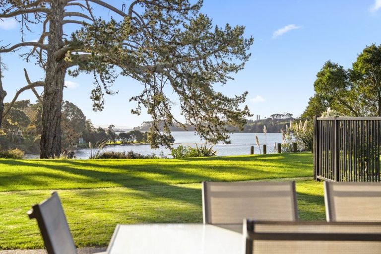 Photo of property in 5 Godwit Place, Waiuku, 2123