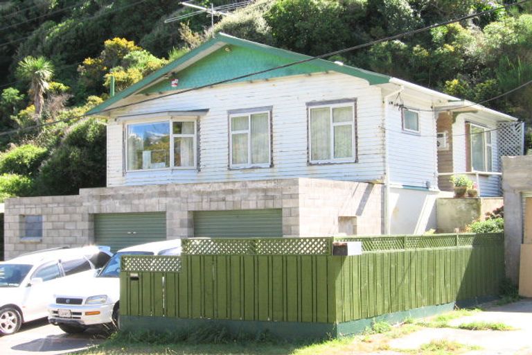 Photo of property in 29 Melrose Road, Island Bay, Wellington, 6023