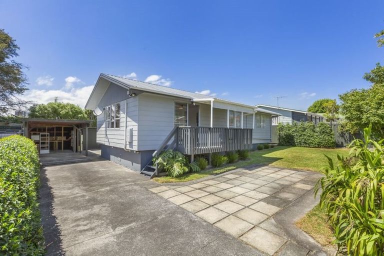Photo of property in 15 Pine Street, New Lynn, Auckland, 0600