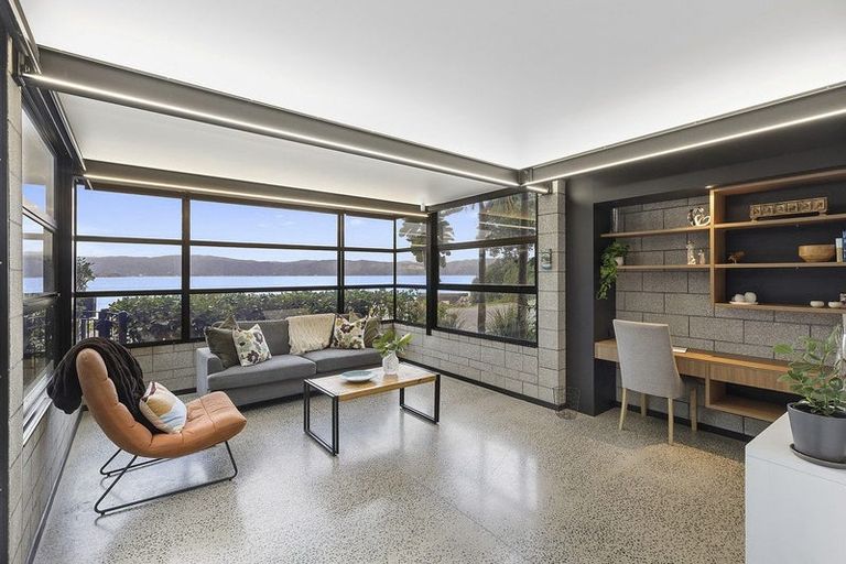 Photo of property in 377a Karaka Bay Road, Karaka Bays, Wellington, 6022