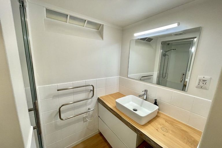 Photo of property in 7 Innes Way, Newlands, Wellington, 6037