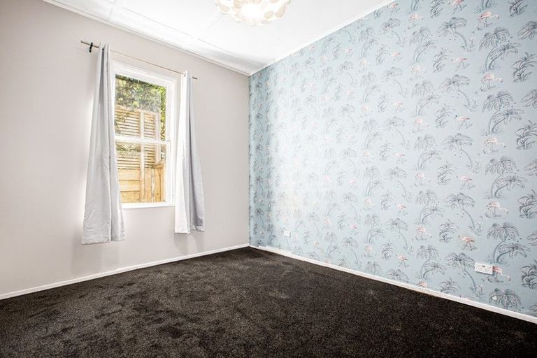 Photo of property in 15 Connaught Terrace, Brooklyn, Wellington, 6021