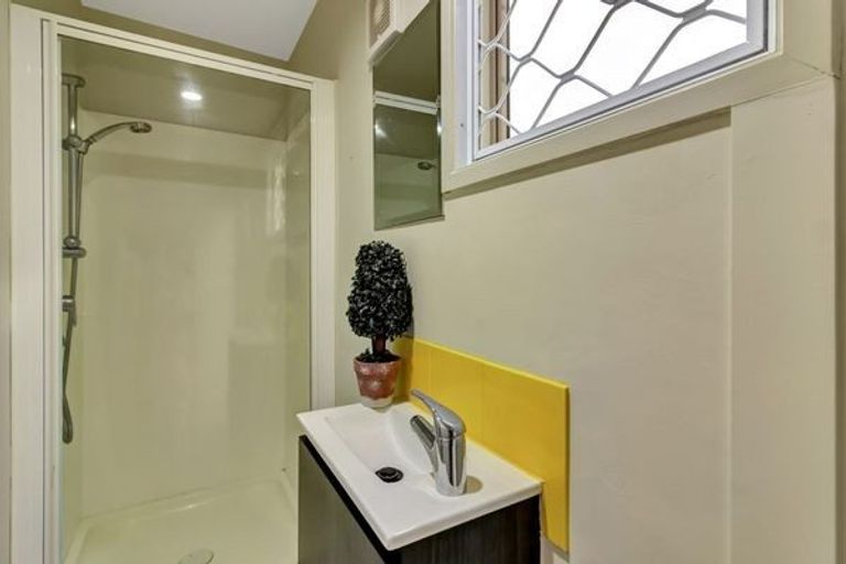 Photo of property in Emery Gardens, 1/4 Ambrico Place, New Lynn, Auckland, 0600