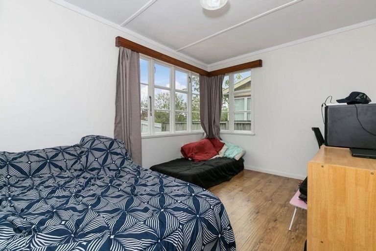 Photo of property in 3154 Great North Road, New Lynn, Auckland, 0600