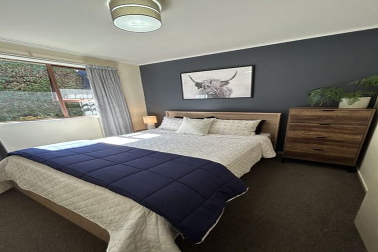 Photo of property in 1/12 Gradwell Place, Two Mile Bay, Taupo, 3330