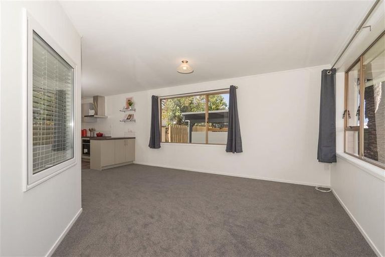 Photo of property in 70 Taikata Road, Te Atatu Peninsula, Auckland, 0610