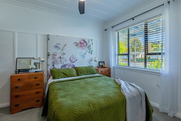 Photo of property in 13 Waverley Street, Waipawa, 4210