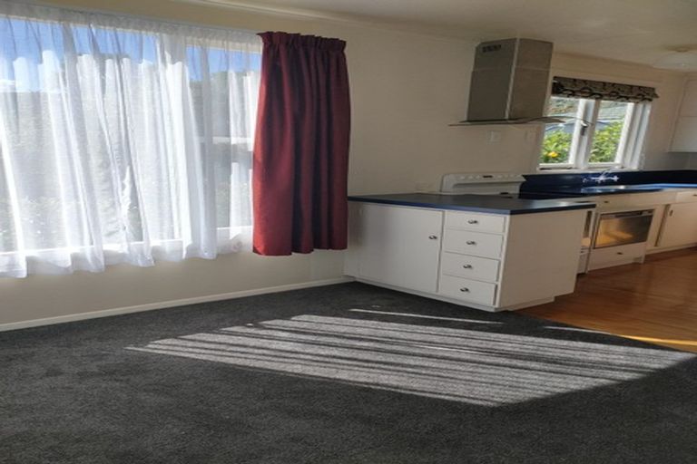 Photo of property in 17 Birdwood Road, Waterloo, Lower Hutt, 5011