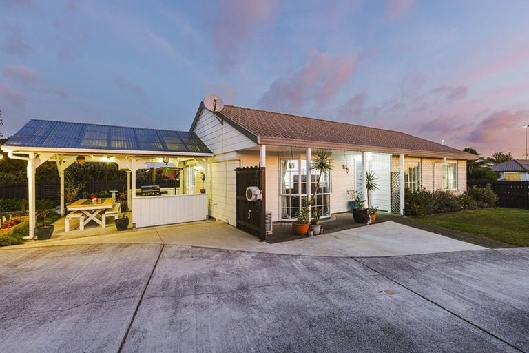 Photo of property in 21 Randwick Place, Randwick Park, Auckland, 2105