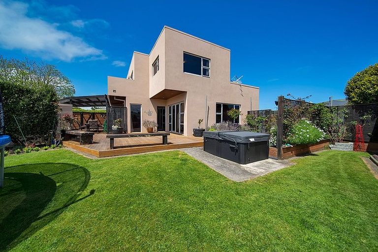 Photo of property in 19 Mccarthy Street, Hawera, 4610