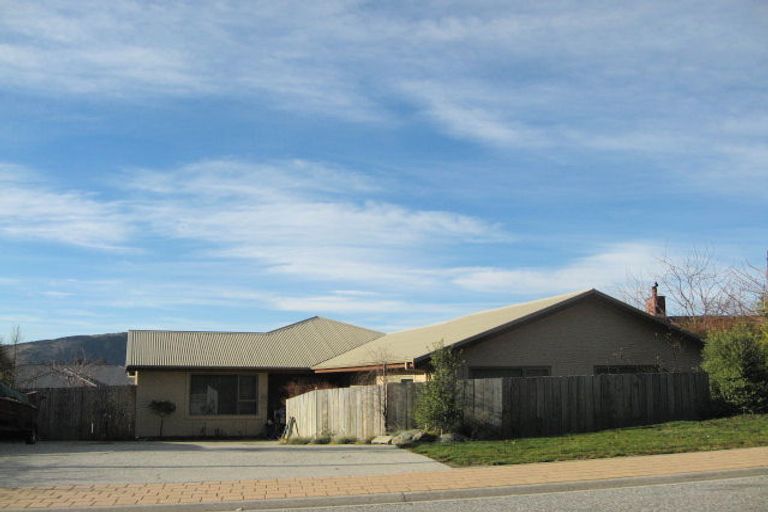 Photo of property in 82 Meadowstone Drive, Wanaka, 9305